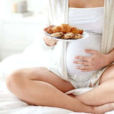 6 เมนูที่แม่ท้องต้องระวัง อาหารที่ส่งผลต่อการเติบโตของลูกในครรภ์