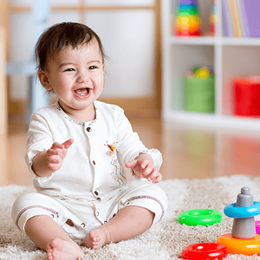 เล่นกับลูกช่วงขวบปีแรกโดยเฉพาะกับพ่อแม่เพื่อเสริมพัฒนาการรอบด้าน