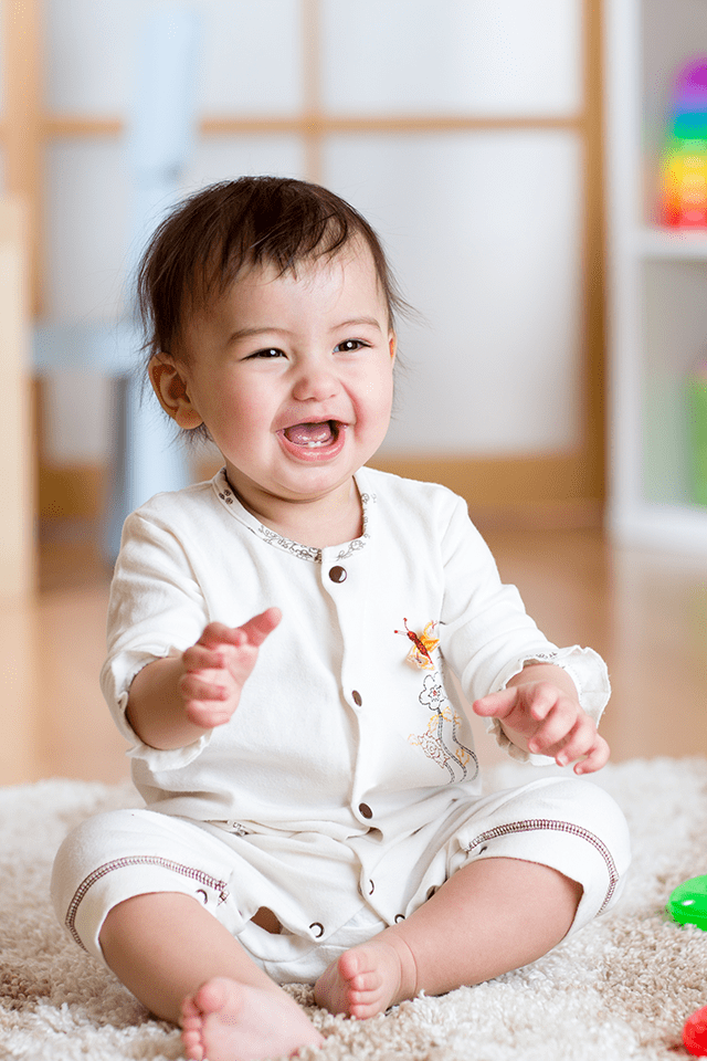 เล่นกับลูกช่วงขวบปีแรกโดยเฉพาะกับพ่อแม่เพื่อเสริมพัฒนาการรอบด้าน