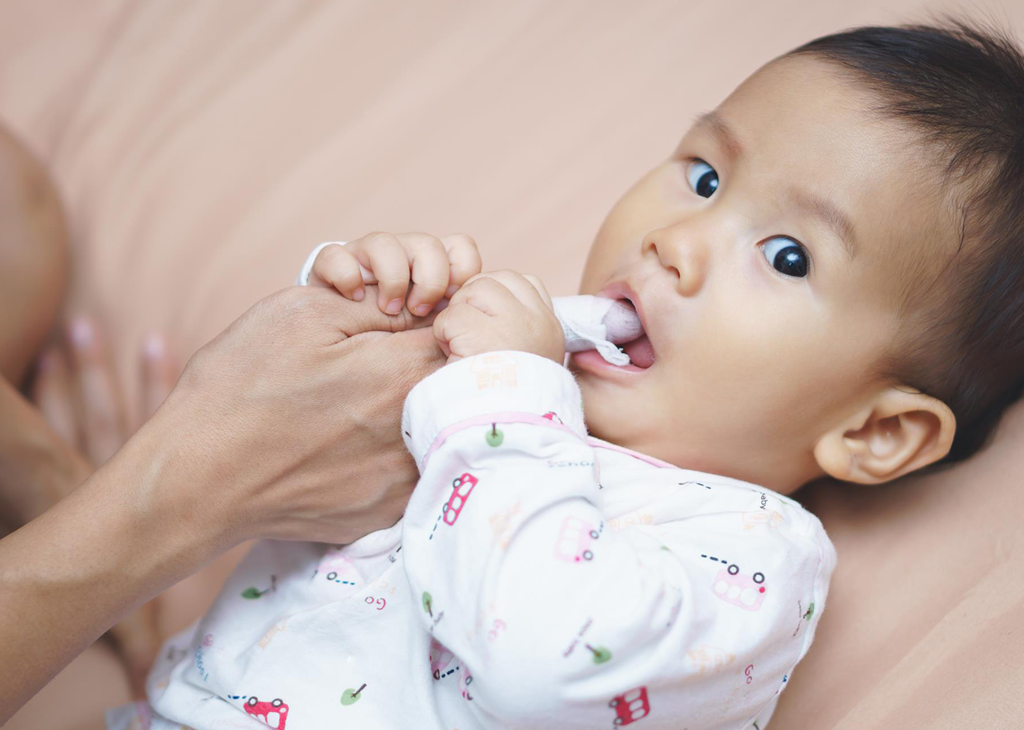 How to take care of your children’s oral health since they were born.