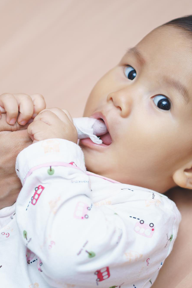 How to take care of your children’s oral health since they were born.