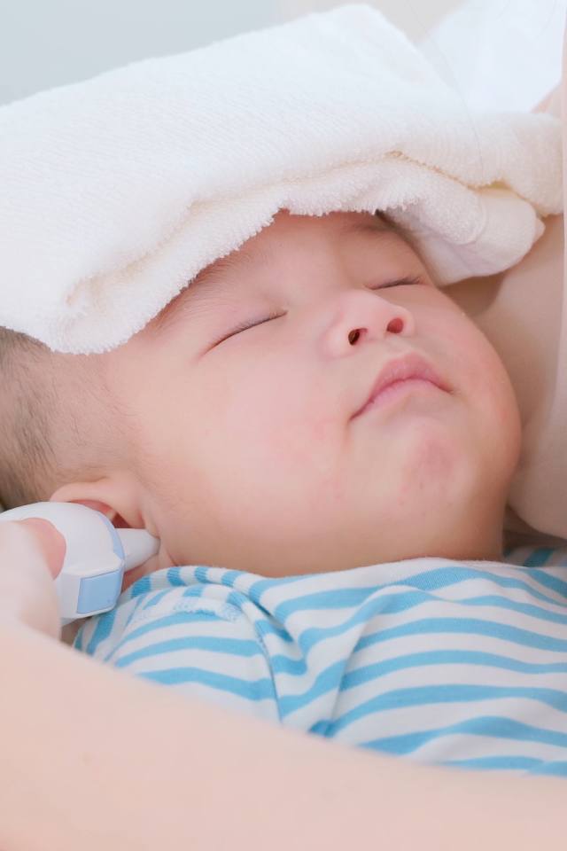 Mothers beware! In this cold season, children’s green mucus might be a sign of diseases and illness in cold weather.