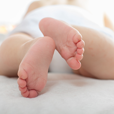 Is it true that disposable diapers cause physiologic bow legs?