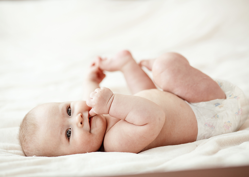 Which one is suitable for your baby: Tape diapers or Pant diapers?