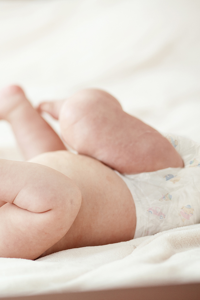 Which one is suitable for your baby: Tape diapers or Pant diapers?